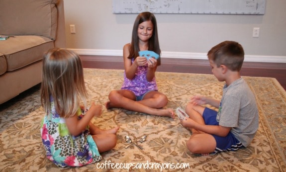 How to play Spoons!  A fun family card game!