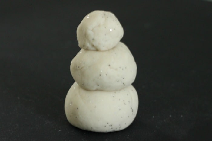 The perfect white play dough recipe for winter!  Use it to make snowmen when it's too cold to go out!