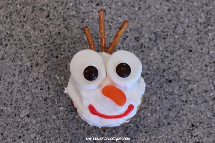 Easy Olaf Cupcakes!