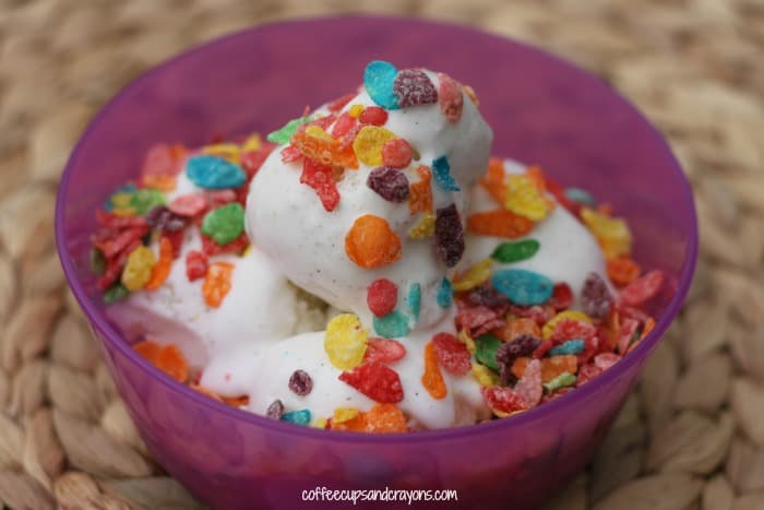 Rainbow Ice Cream Sundaes with Fruity Pebbles! Delicious!
