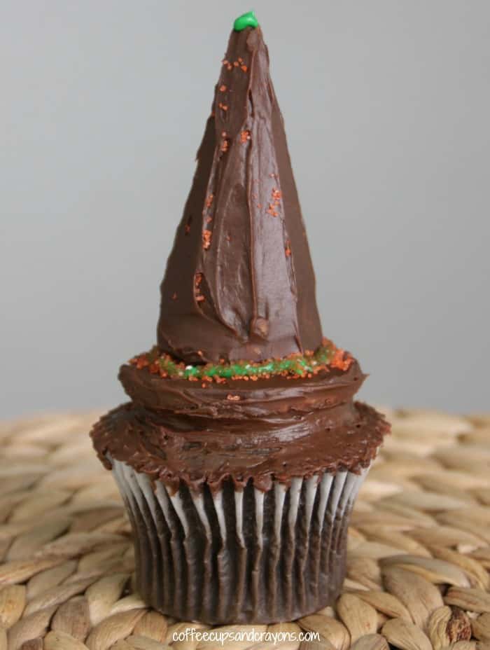 Witch Hat Cupcakes for Halloween! Simple for kids to make and perfect for Halloween parties!