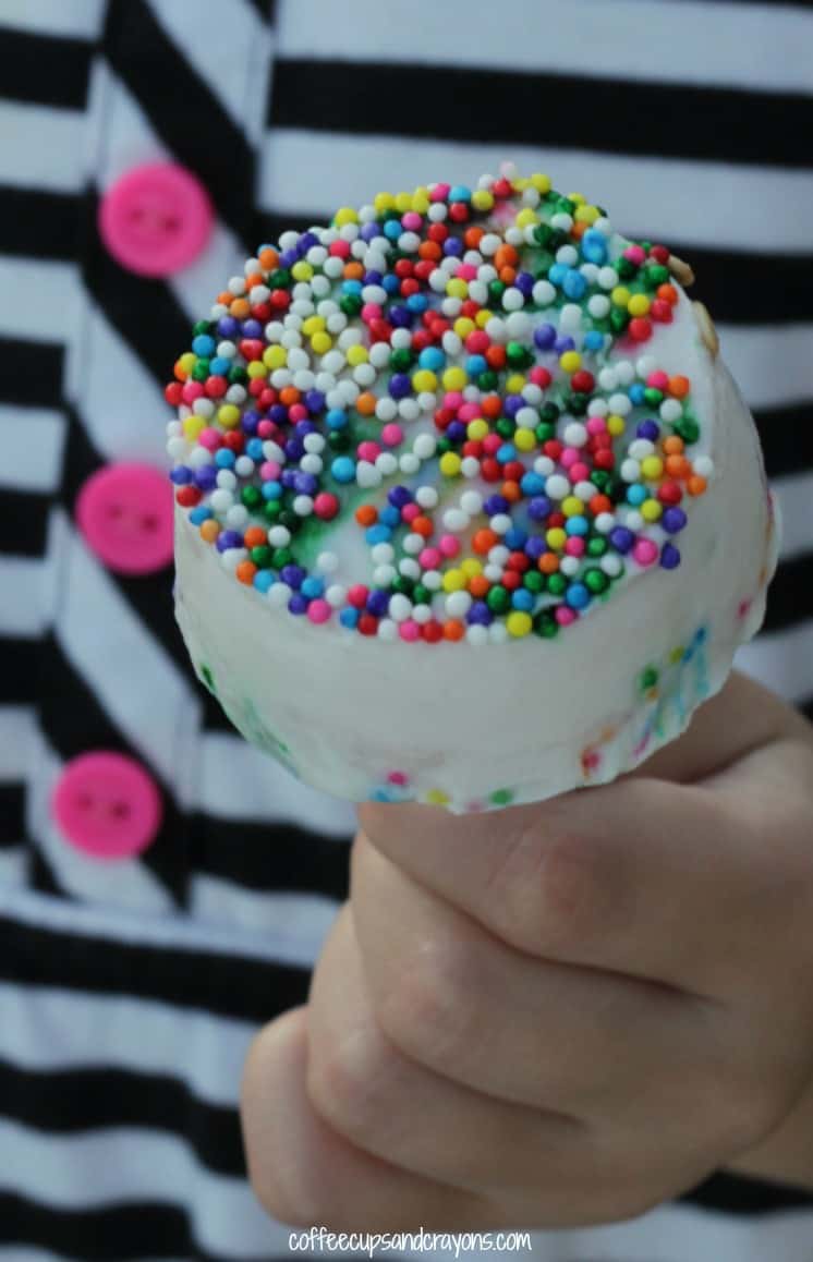 Yummy Kids Snack...Creamy Frozen Yogurt Lollipops!