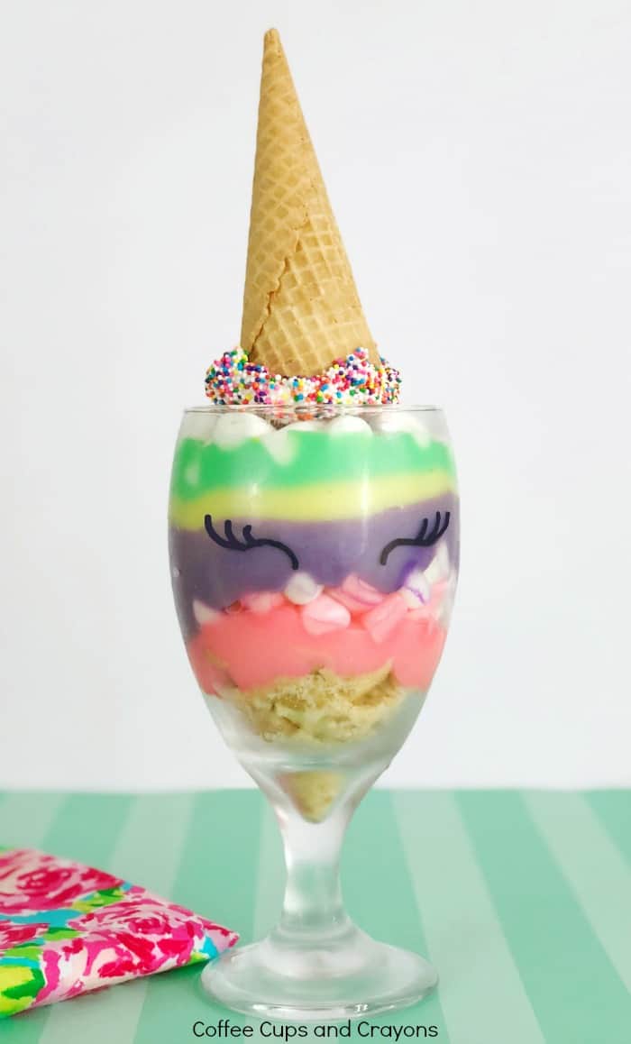 Super easy to make rainbow unicorn pudding parfait! Such fun for a #unicornparty!
